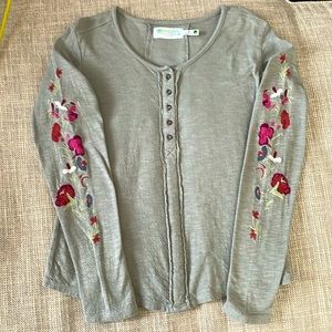 Aventura embroidered sleeves. Sage colored size M